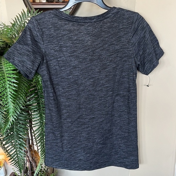 NWOT Nike Dri-Fit V-Neck Gray Athletic Cut NBA Brooklyn Nets Short Sleeve Shirt - Picture 2 of 13